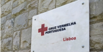 Visita do Presidente Nacional da Cruz Vermelha &agrave; estrutura de acolhimento dos 25 menores refugiados, rec&eacute;m chegados